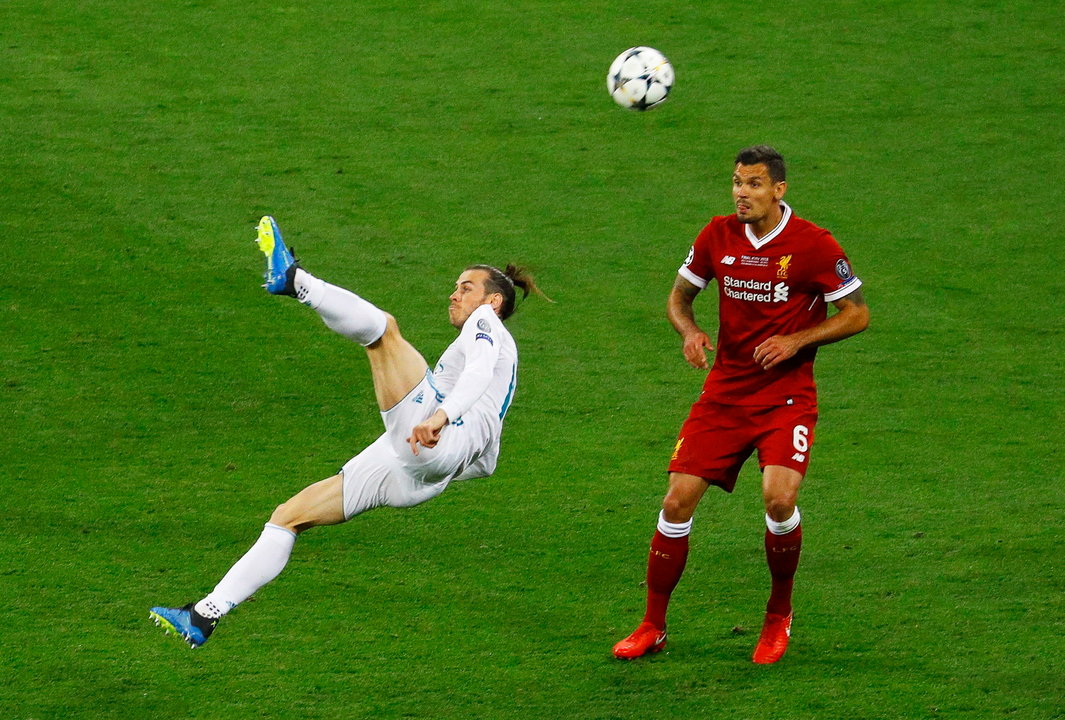 Bale marca de chilena el segundo gol del Real Madrid en la final.