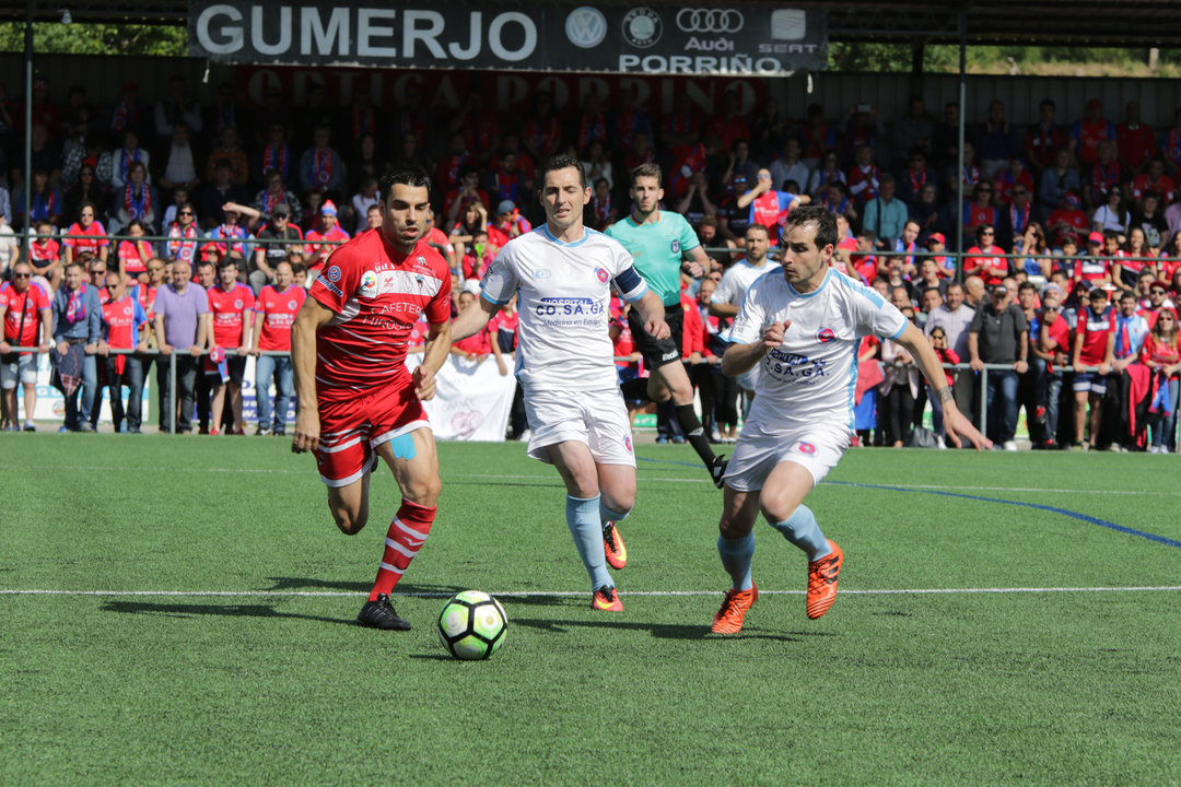 La UD Ourense celebró el ascenso y el Atios finalizó el encuentro tercero y con tristeza.