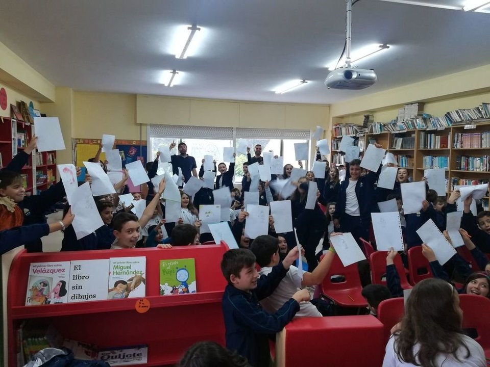 Alumnos del colegio porriñés, donde han puesto en marcha una experiencia de lectura singular.