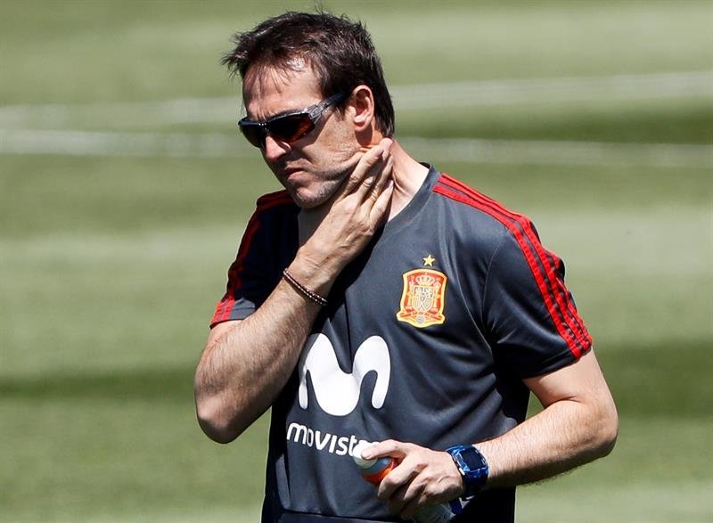 El seleccionador de España Julen Lopetegui durante un entrenamiento hoy