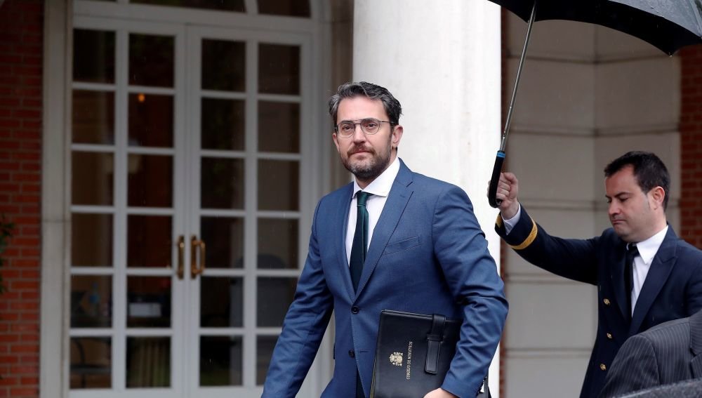 New Spanish Culture and Sports Minister, Maxim Huerta (C), arrives at La Moncloa Palace to take part in the first Cabinet meeting chaired by Prime Minister Pedro Sanchez in Madrid, Spain, 8 June 2018. EFE/Ballesteros