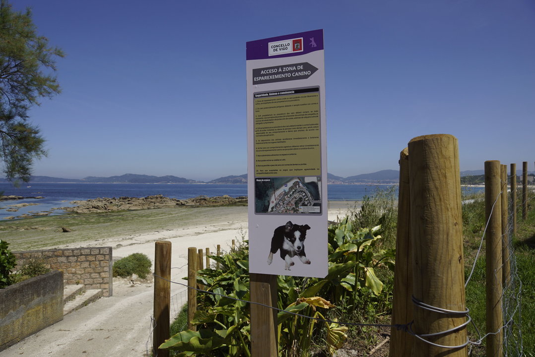 La playa para perros, ya señalizada y con advertencias