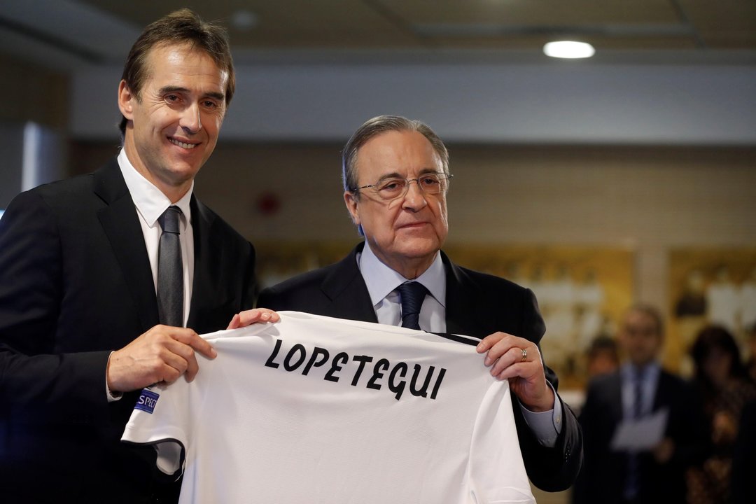 Julen Lopetegui y Florentino Pérez, ayer, durante la presentación del nuevo técnico del Real Madrid.