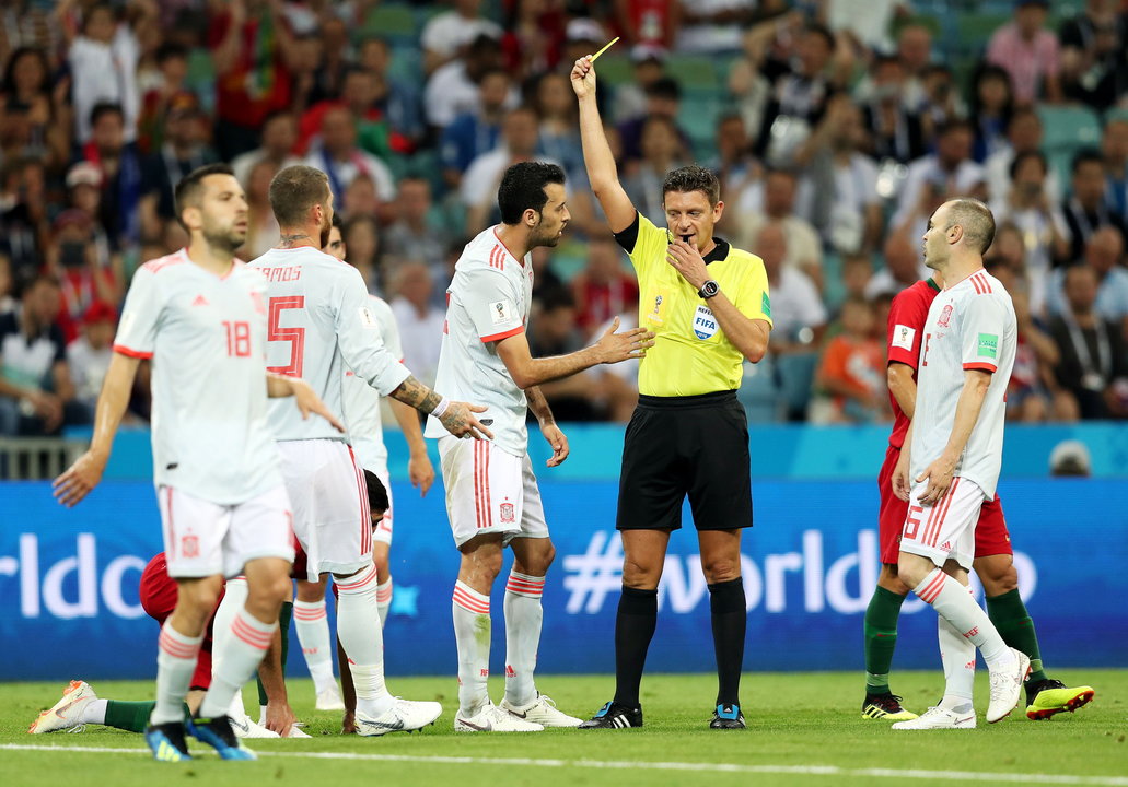 La selección española vistió de blanco en el partido contra Portugal.
