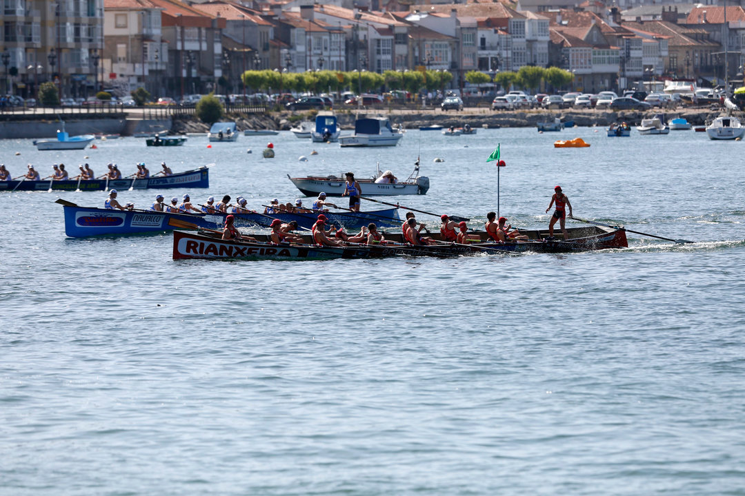 Muros y Cabo da Cruz lideraron la Liga Galega B en la regata disputada ayer en Baiona.