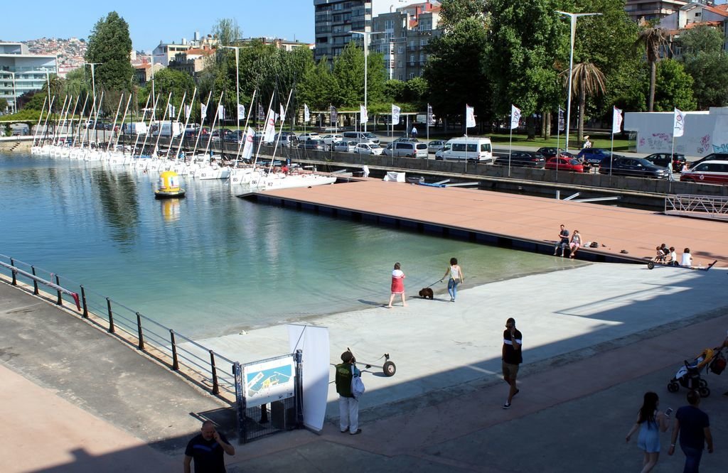 La &#34;piscina marítima urbana&#34;, como la denomina el Puerto, ayer, ya con uso ciudadano.