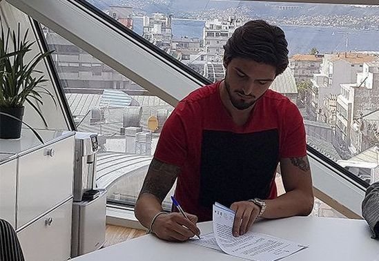 Okay Yokuslu firma su contrato con el Celta.