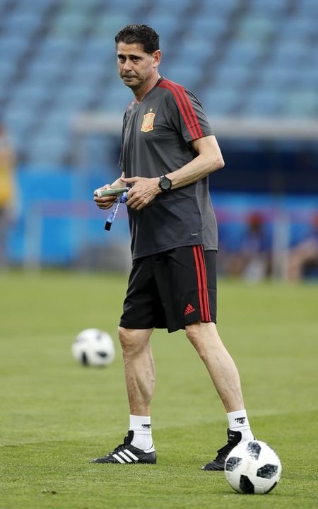 Fernando Hierro, en un entrenamiento con la selección española.