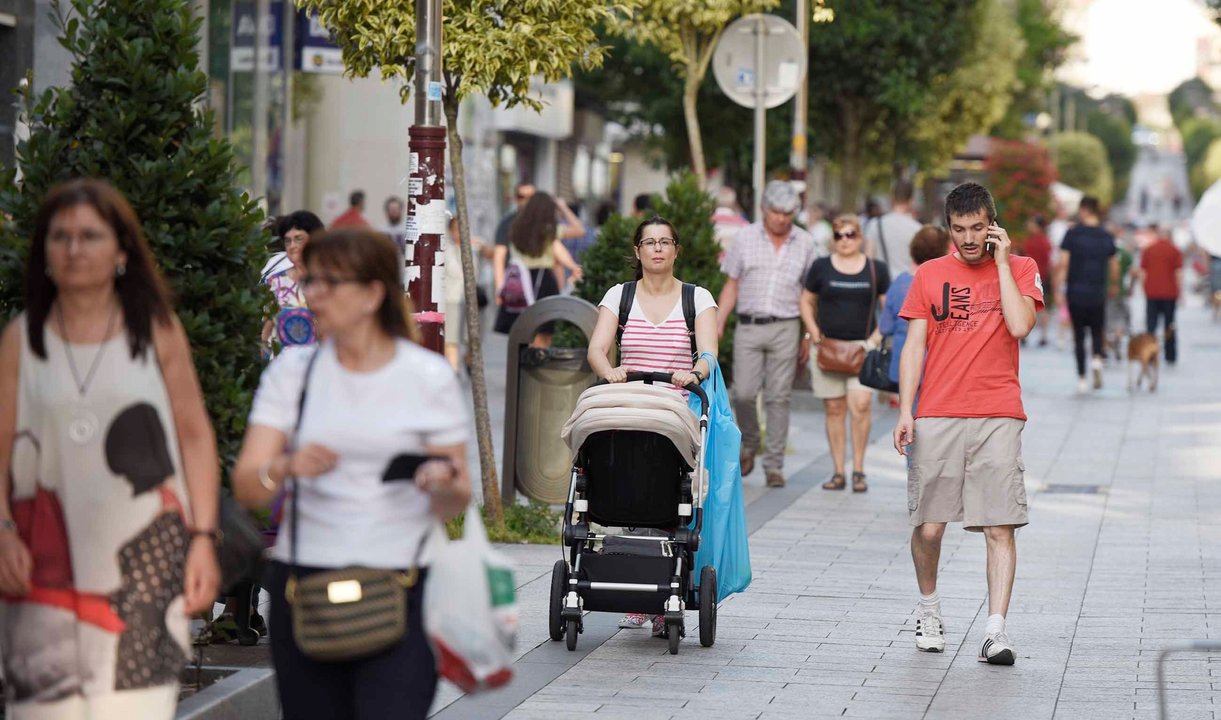 Una calle de Vigo durante el pasado 2017, cuando el INE realizó el estudio demográfico.