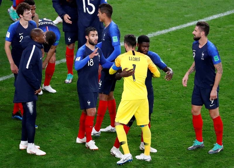 Jugadores franceses celebrando la victoria