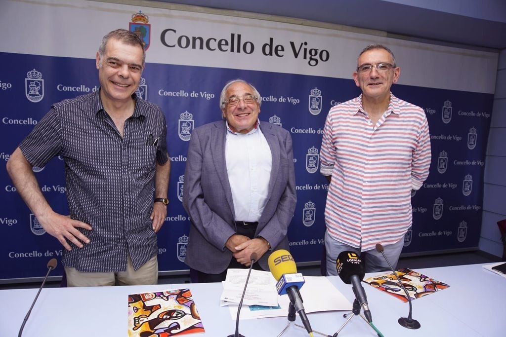 Javier Buján, Cayetano Rodríguez e Manuel Iglexas presentaron onte a exposición, que hoxe abrirá na Fundación Laxeiro.