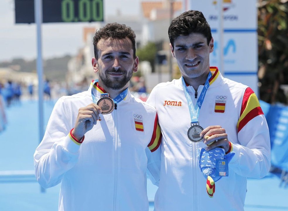 Antonio Serrat posa satisfecho junto a Antonio Benito, que con su bronce consiguió un doblete español.