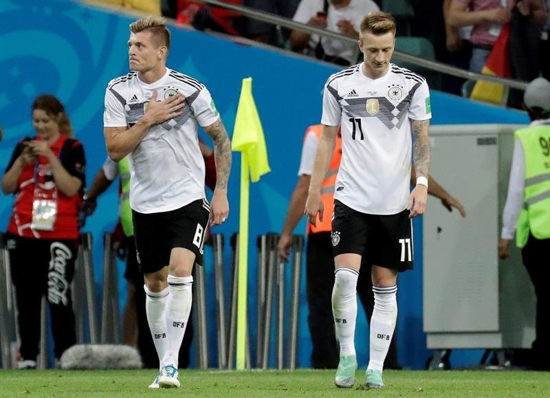 Kroos celebra con rabia su gol decisivo junto a Marco Reus, autor del primer tanto alemán.