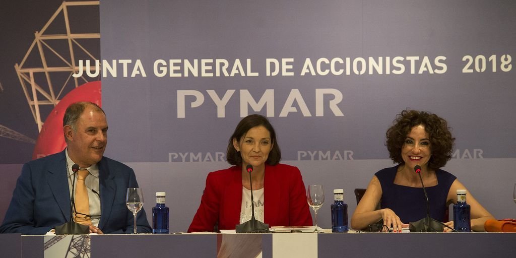 Álvaro Platero, Reyes Maroto y Almudena López del Pozo durante la junta de accionistas.