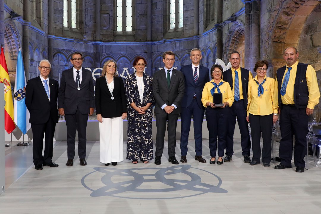 Xesús Mato, Jesús Domínguez, María José Alonso, Isabel Aguirre de Urcola, Alberto Núñez Feijóo, Alfonso Rueda y los carteros rurales.