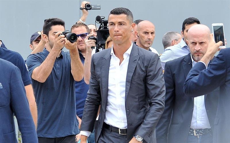 El portugués Cristiano Ronaldo llega al J Medical, la clínica de propiedad del Juventus, para someterse al reconocimiento médico