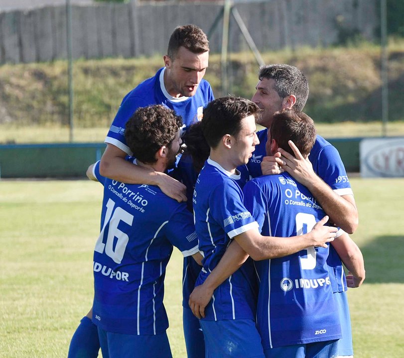 Los jugadores del Porriño celebran un gol la pasada temporada.