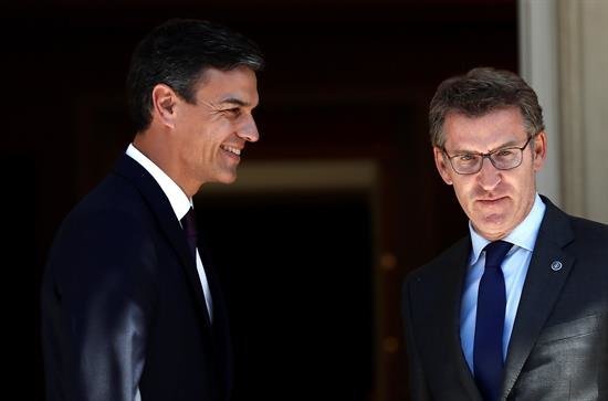 El presidente del Gobierno, Pedro Sánchez, recibe al presidente de la Xunta de Galicia, Alberto Núñez Feijóo