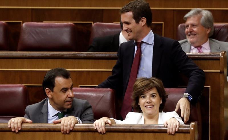 Los dos candidatos a la Presidencia del PP, Soraya Sáenz de Santamaría y Pablo Casado