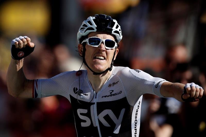 El ciclista británico Geraint Thomas, del equipo Sky, celebra la victoria tras cruzar la línea de meta