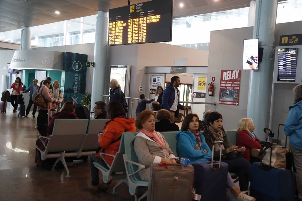 Durante estos días se espera una gran afluencia de pasajeros en el aeropuerto de Peinador.