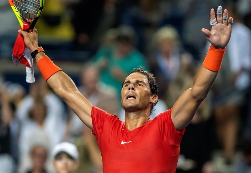 El español Rafael Nadal celebra tras ganar ante el suizo Stan Wawrinka
