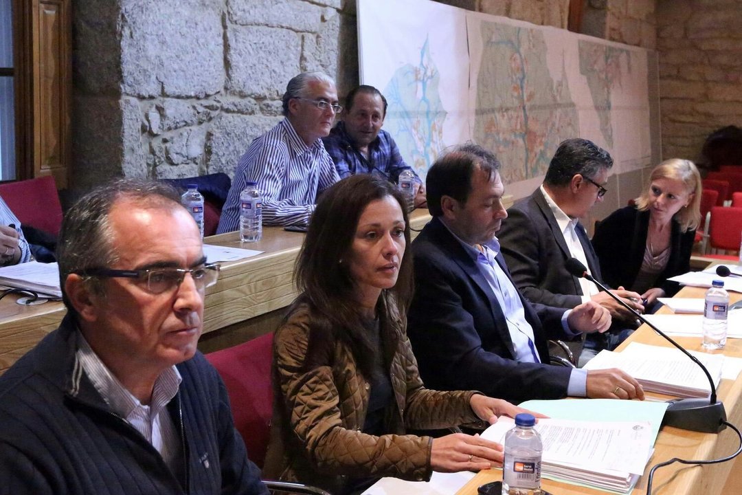 Los 7 concejales del grupo municipal del PP de Ponteareas.