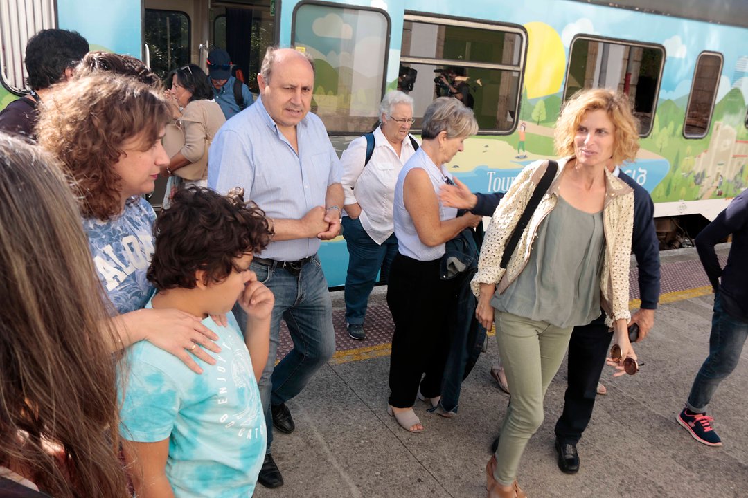 Gil y Castro a su llegada a Arbo en el Tren Turístico.