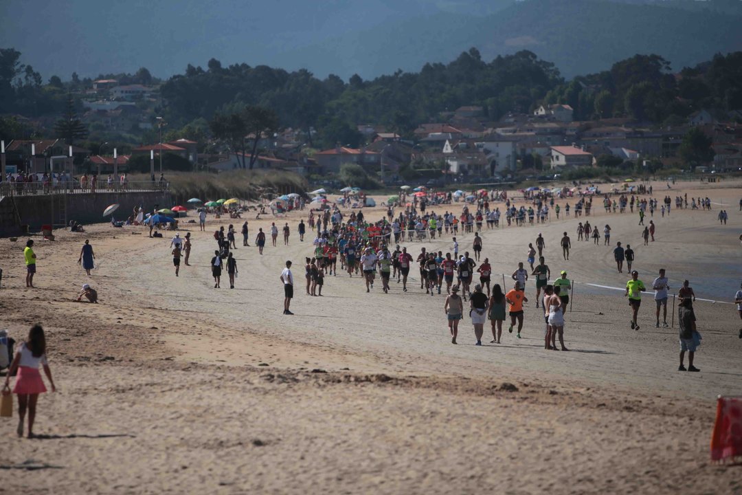 Los arenales nigraneses presenciaron ayer el paso de la carrera absoluta, que reunió a casi 260 atletas.