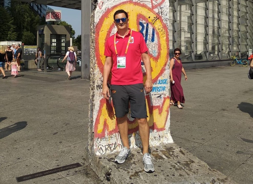 Santi Pérez, la semana pasada ante los restos del muro de Berlín.