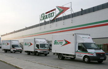 Por las calles de Vigo todavía se pueden ver camiones con el rotulado de Transportes Souto;