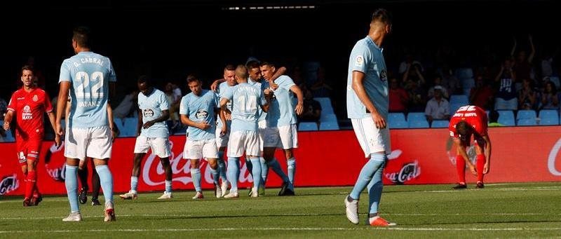 Los jugadores del Celta de Vigo celebran el primer gol del equipo