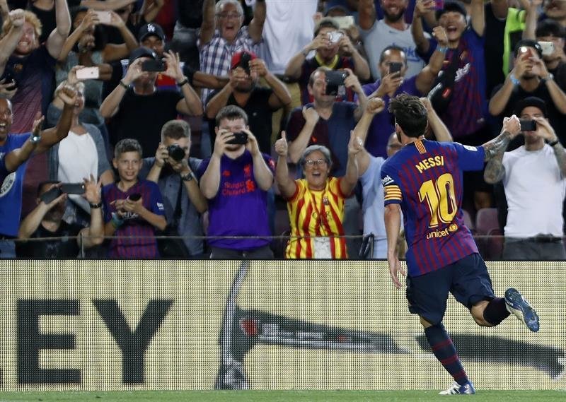 El delantero argentino del FC Barcelona Leo Messi celebra su gol,
