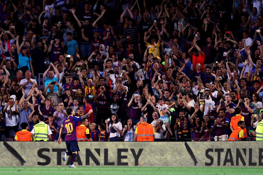 Leo Messi anotó dos de los tantos del Barcelona anoche ante el Alavés.