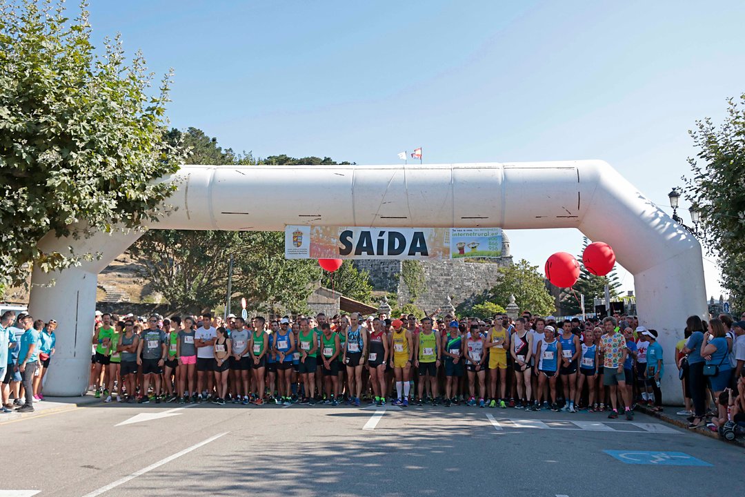 Un total de 954 deportistas completaron la carrera reina de la cita de Baiona, sobre un trazado de 10 kilómetros por las calles de la localidad.