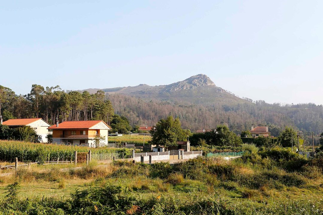 Entre 2010 y 2013 Terra do Vento impulsó un proyecto eólico en la Serra do Galiñeiro que no llegó a realizarse al otorgársele protección ambiental.