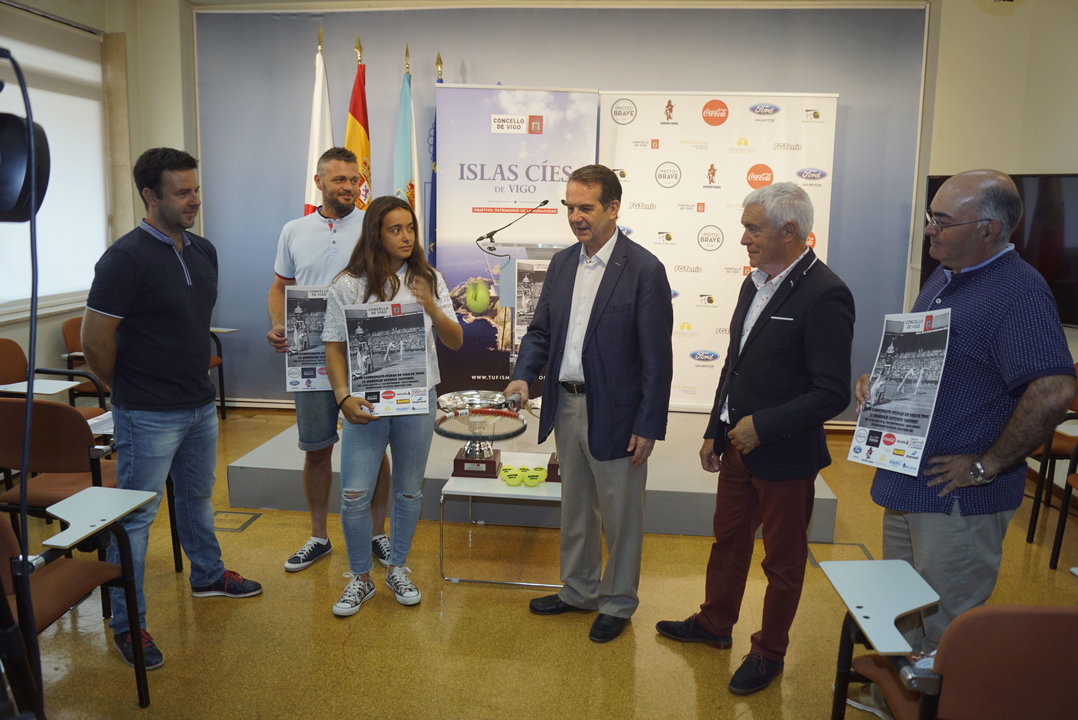 Abel Caballero, alcalde de Vigo, encabezó el acto de presentación del Campeonato de Vigo de tenis.