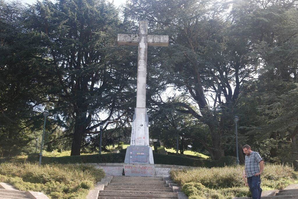 La Cruz del Castro formó parte del Monumento a los Caídos hasta 1981.