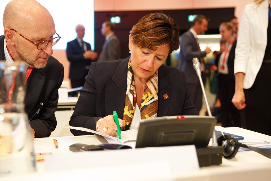 La ministra italiana de Defensa, Elisabetta Trenta, en una reunión de ministros de Defensa de la UE.