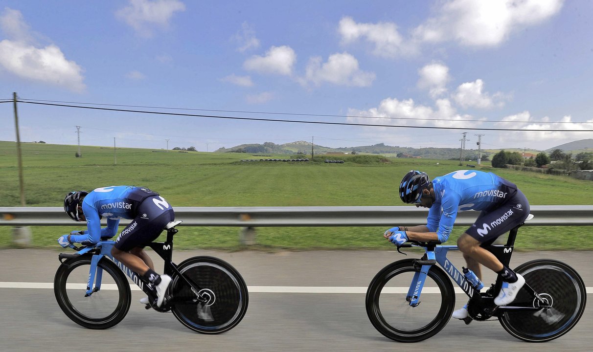 Nairo Quintana y Alejandro Valverde rodaron ayer por el recorrido de la contrarreloj de hoy.