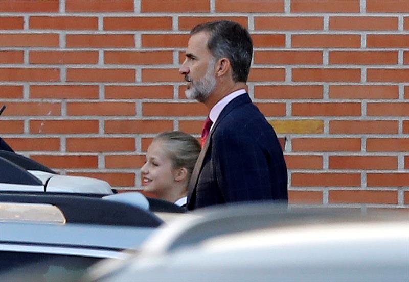El rey Felipe VI y la princesa Leonor a su llegada al colegio Santa María de los Rosales