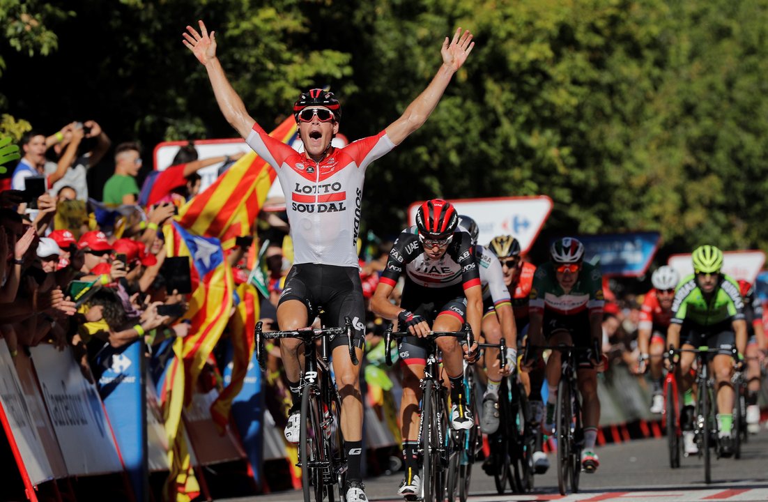 El belga Jelle Wallays celebra su victoria en la etapa de ayer.