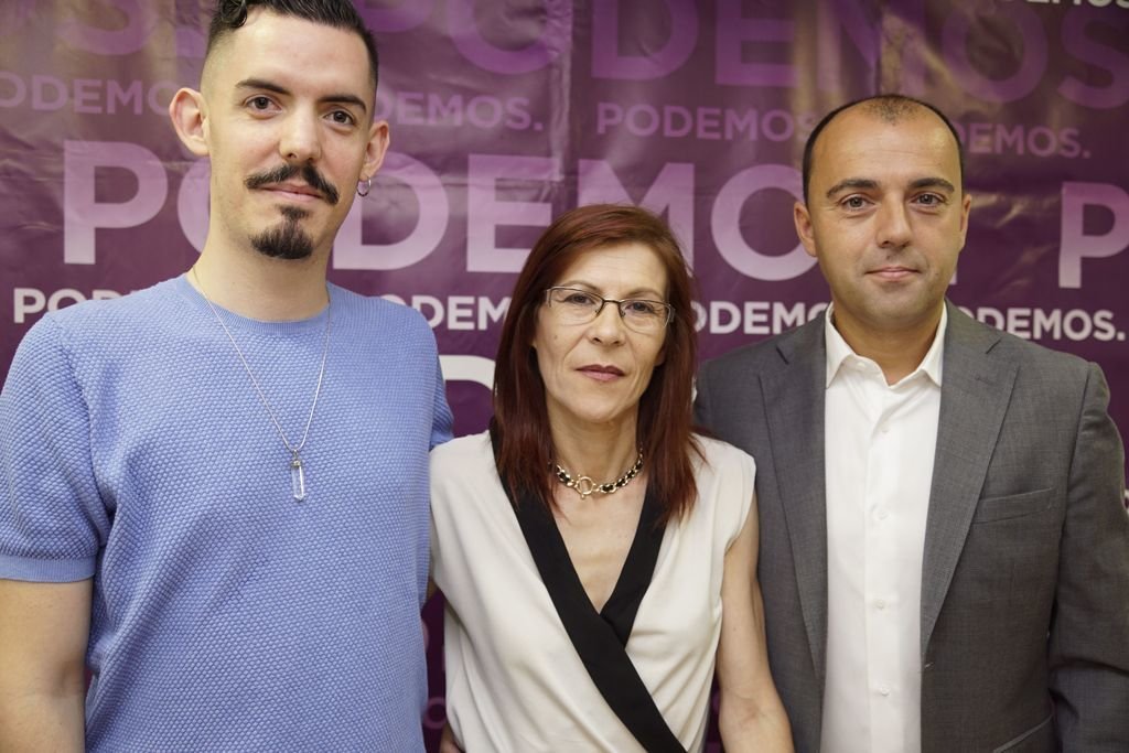 Eduardo Ortiz, Pilar Pascual y Pablo Orge, de Podemos Vigo, ayer en la presentación.