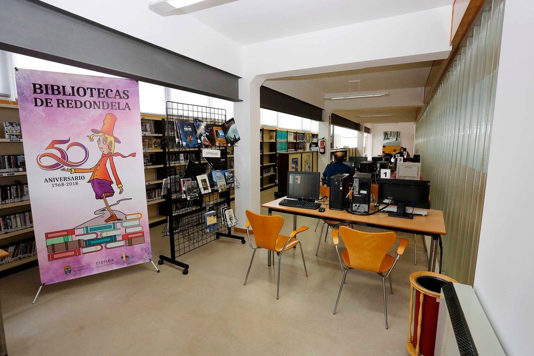 La Biblioteca es uno de los puntos de encuentros de los redondelanos para leer prensa, préstamo de libros y material audiovisual y poder estudiar.