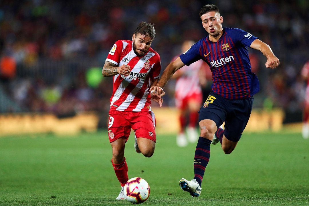 Portu y Lenglet disputan un balón en el partido de ayer en el Camp Nou.