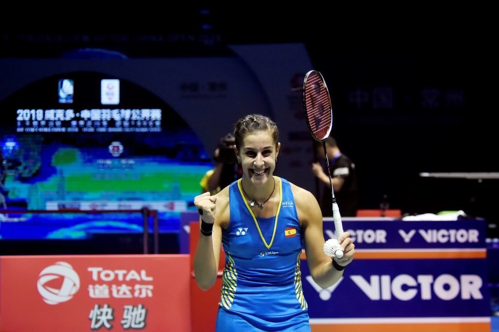Carolina Marín celebra el título.