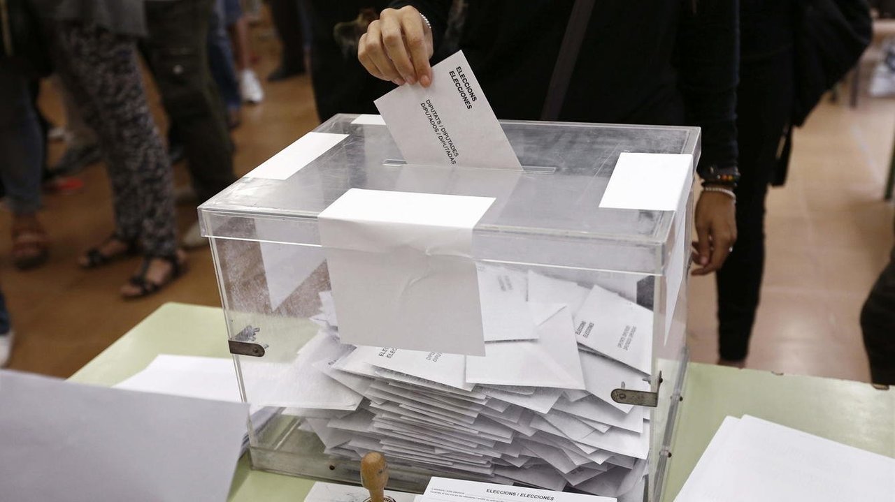El voto en urna como el resto de españoles, una reclamación de los residentes en el exterior.