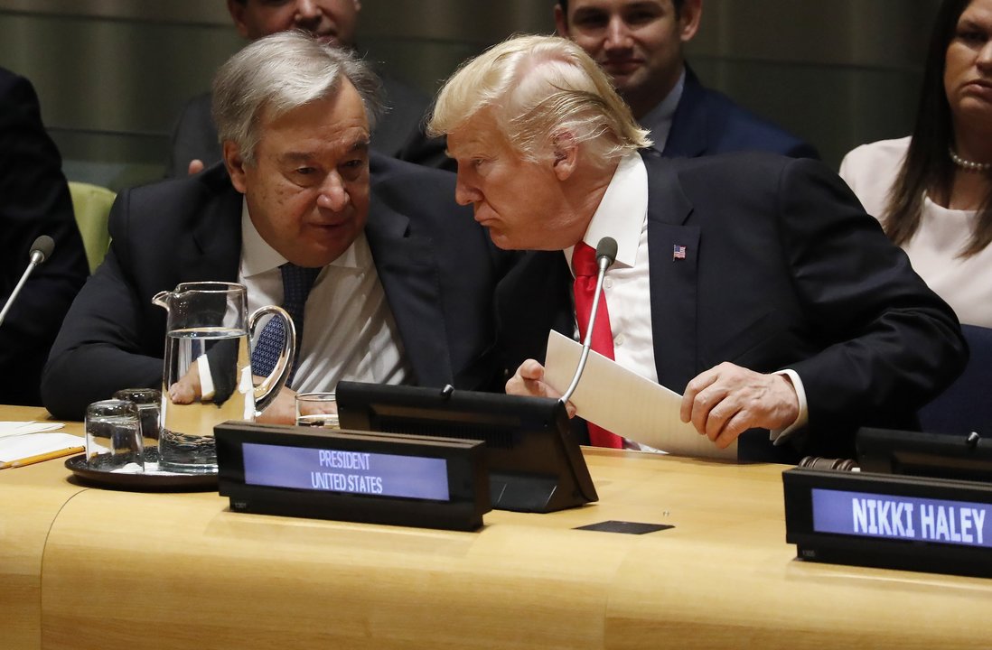 Donald Trump, ayer en Naciones Unidas en conversación con Antonio Guterres.
