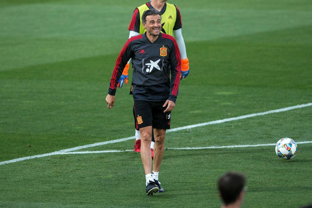 Luis Enrique Martínez dirigió ayer el entrenamiento de España.