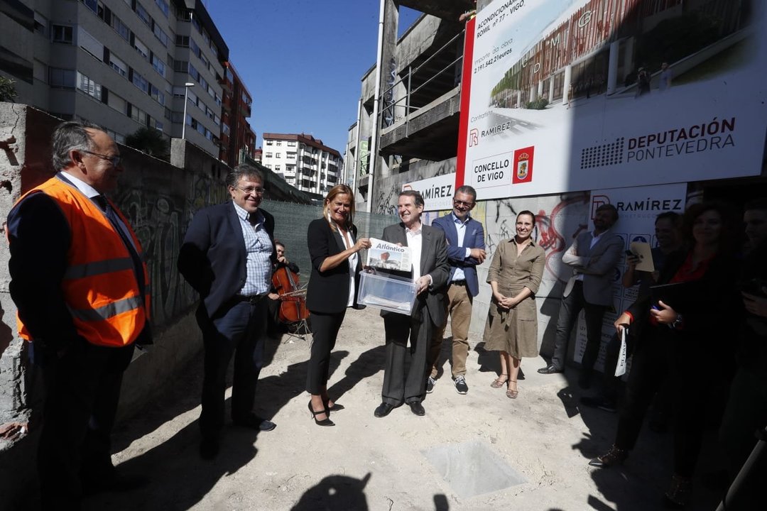 El alcalde de Vigo y la presidenta de la Diputación pusieron hoy la primera piedra